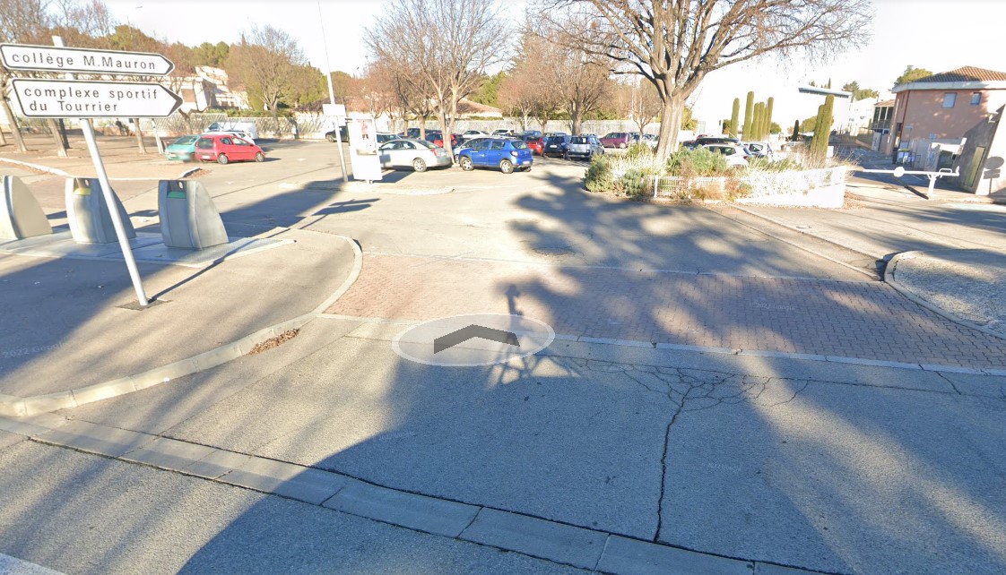 13 Saint Chamas parking